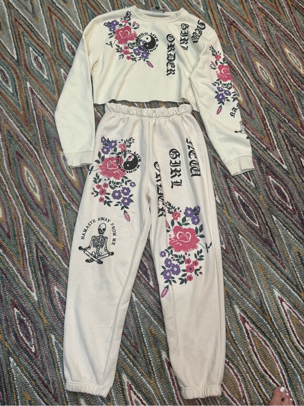 ☯️🌸 (SET OF 2!) Cream Floral Graphic Track Pants & Cropped Sweatshirt Set 🌸☯️ - Picture 2 of 9